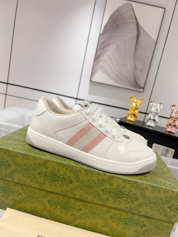 グッチ靴背面デザイン